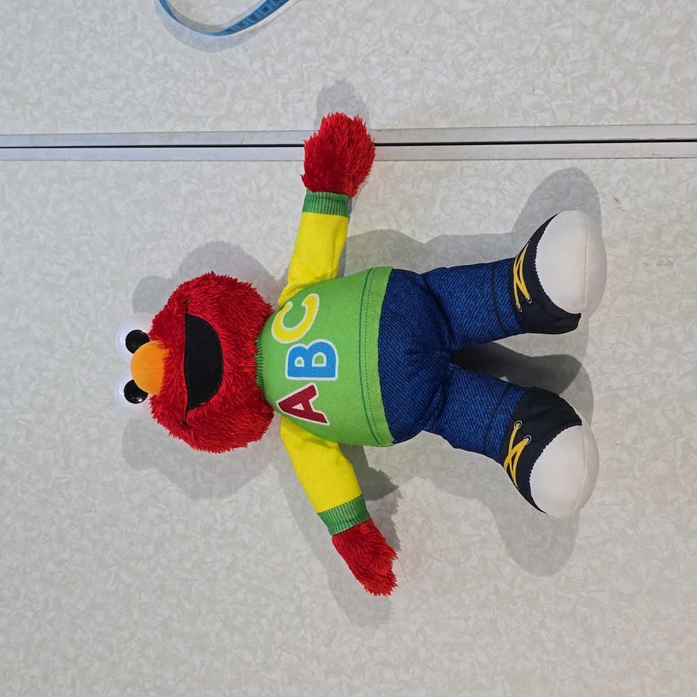 ABC Talking and Singing Elmo in Spanish